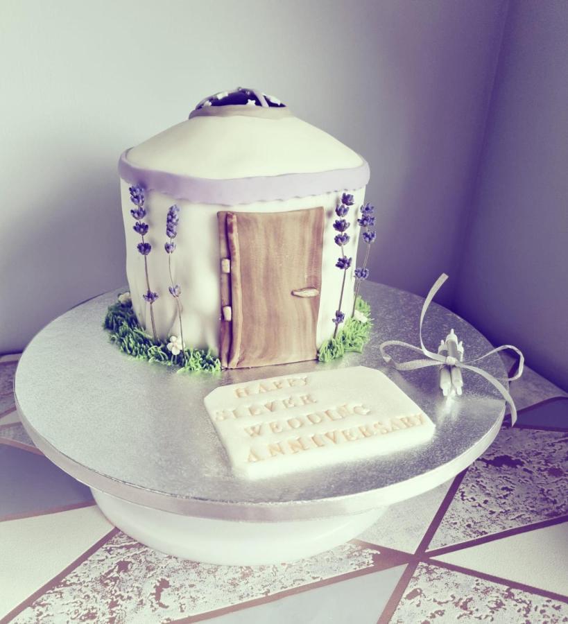 Gingerbread Cottage Yurts Dereham Extérieur photo