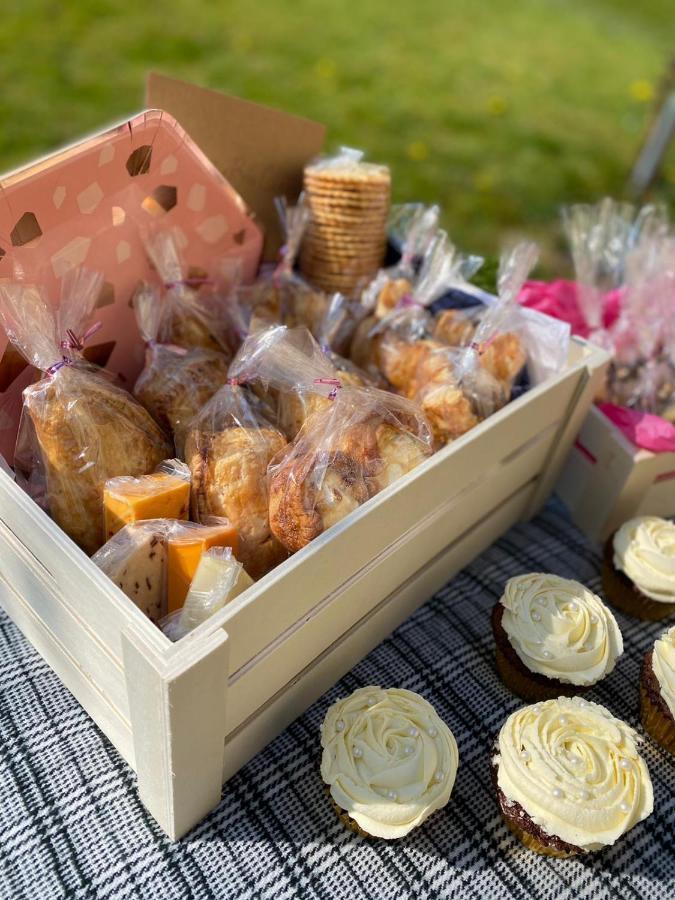 Gingerbread Cottage Yurts Dereham Extérieur photo