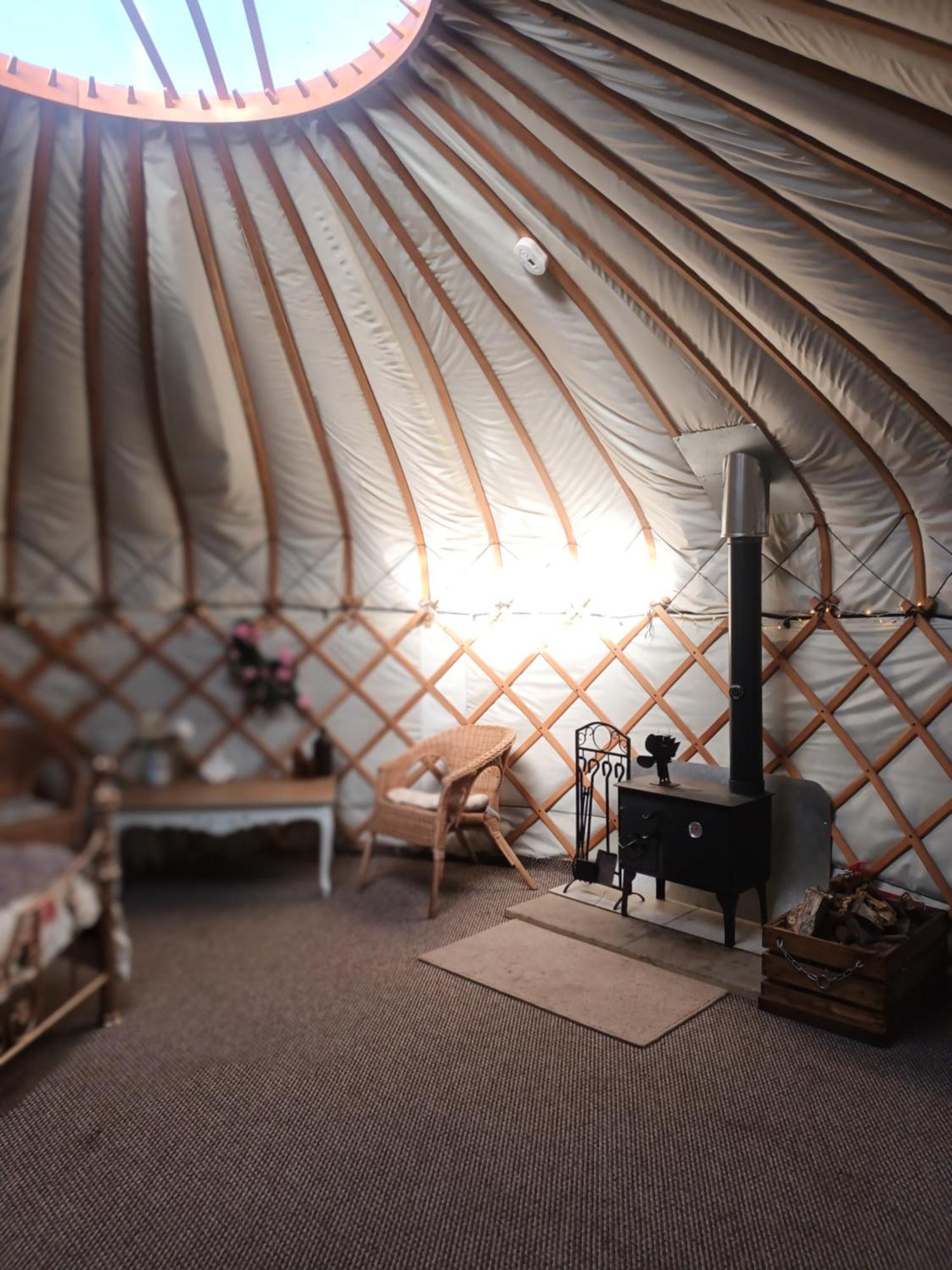 Gingerbread Cottage Yurts Dereham Extérieur photo