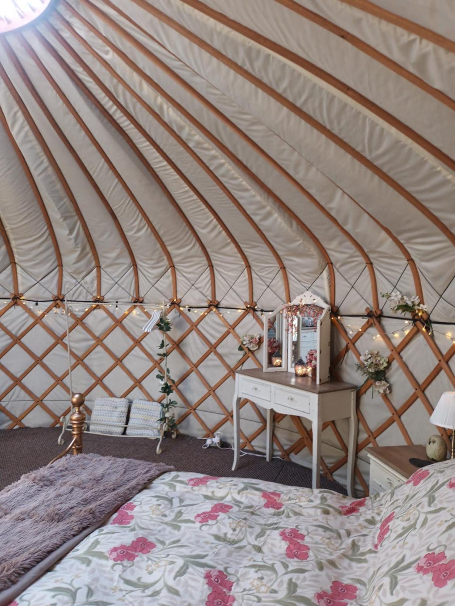 Gingerbread Cottage Yurts Dereham Extérieur photo