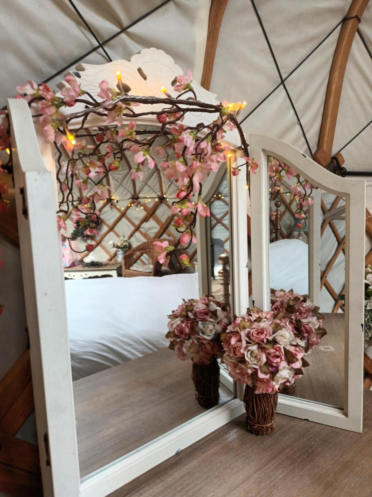 Gingerbread Cottage Yurts Dereham Extérieur photo