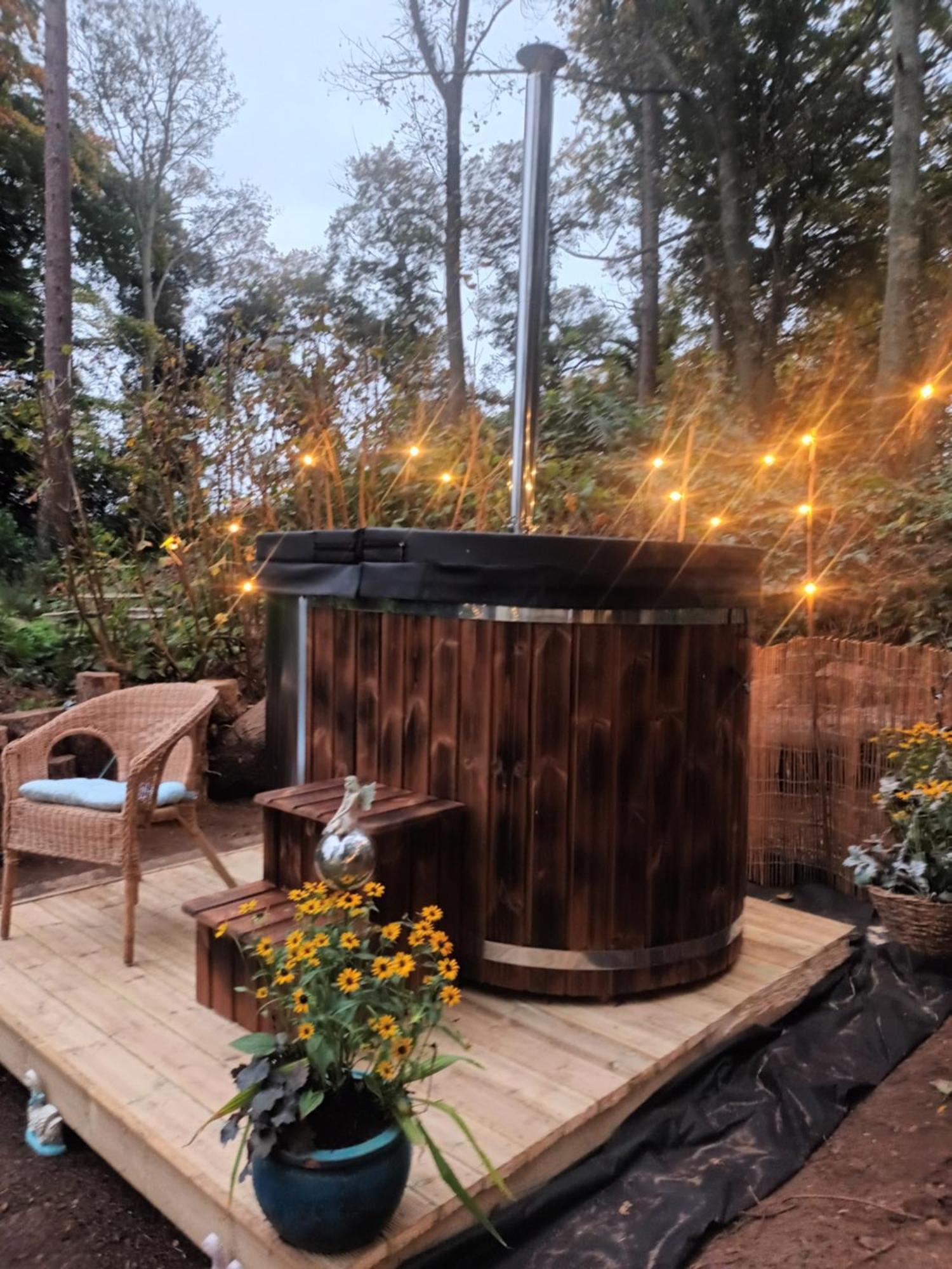 Gingerbread Cottage Yurts Dereham Extérieur photo