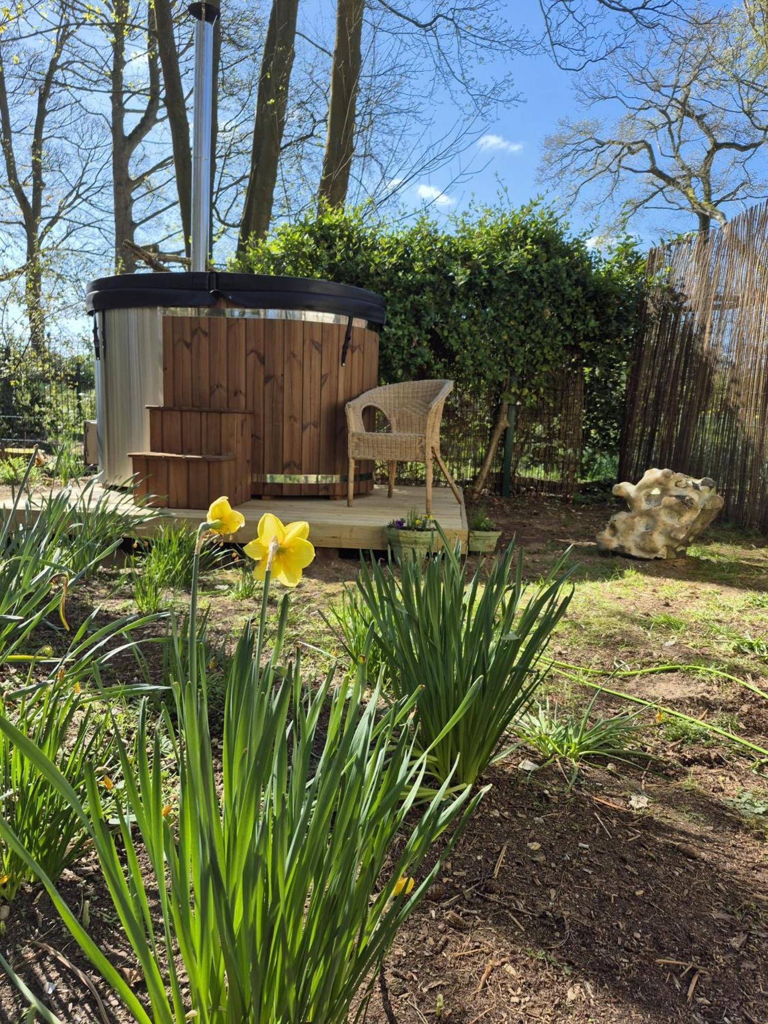 Gingerbread Cottage Yurts Dereham Extérieur photo