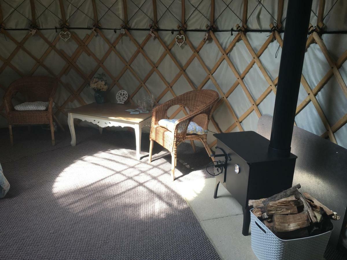 Gingerbread Cottage Yurts Dereham Extérieur photo
